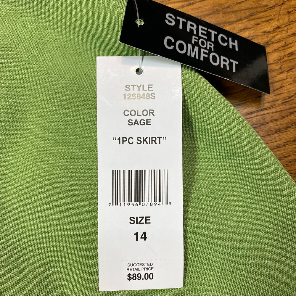 NWT JM Studio by John Meyer Sage / Green Stretch Pencil Skirt
Size 14 - Picture 5 of 9